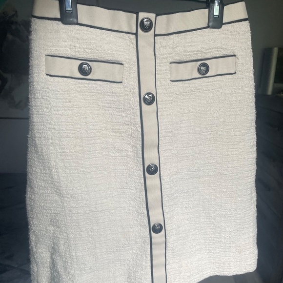 Maje Decorative-Button Tweed Mini Skirt -Off white/ecru size FR40 - Picture 2 of 11
